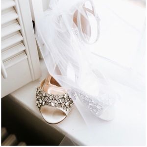 Badgley Mischka Barbara ivory satin wedges